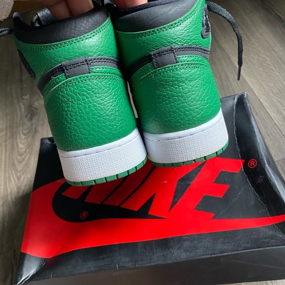 Jordan 1 Retro High OG - 6Y (7.5W) - New - Picture 3 of 9